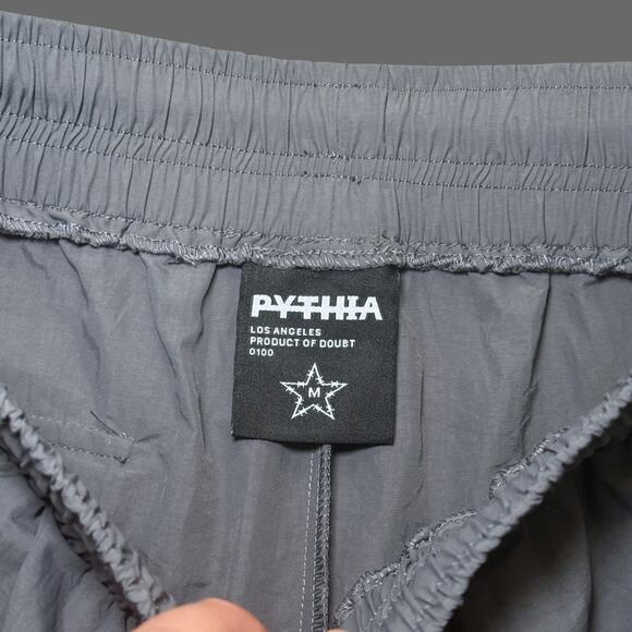 Pythia Tech Cargo Dark Gray Charcoal Mens Shorts Size M EUC - Picture 5 of 9